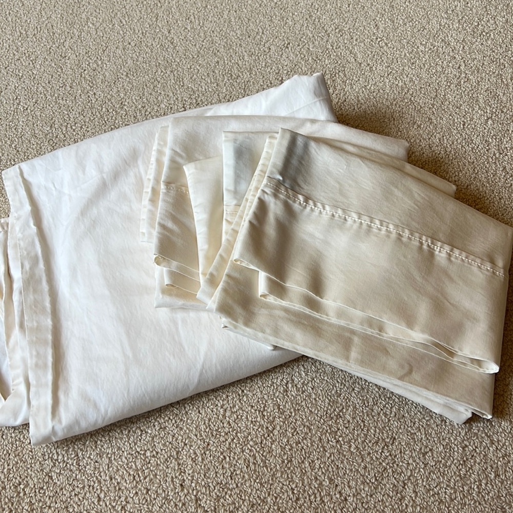 Woven Queen Flat Sheet and 3 Standard Pillowcases